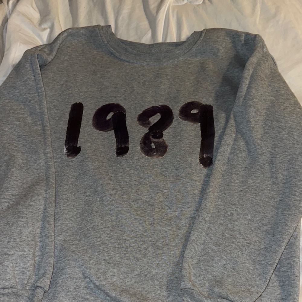 Gray Sweatshirt with 1989 Print